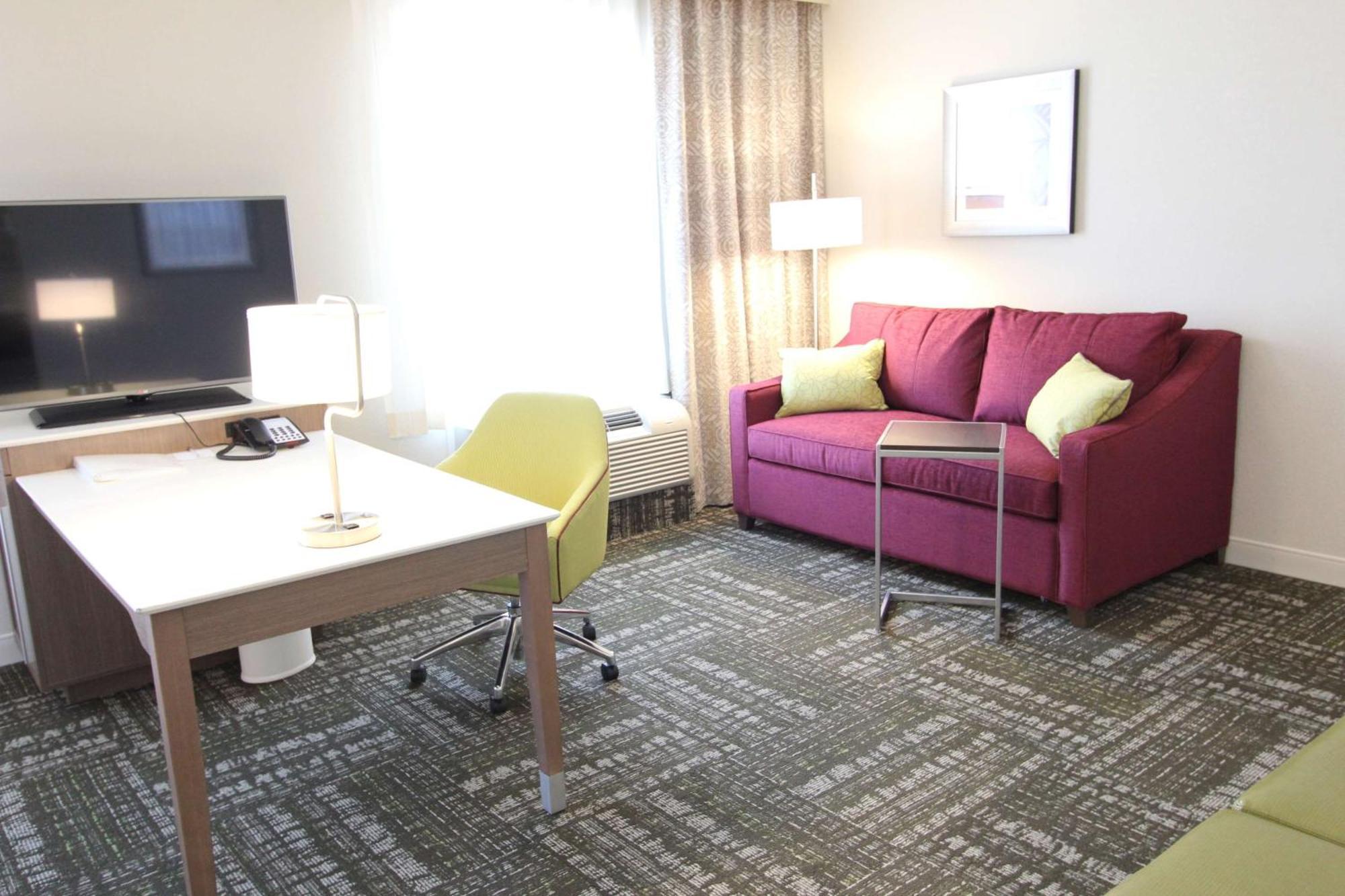 Hampton & Market Center Hotel