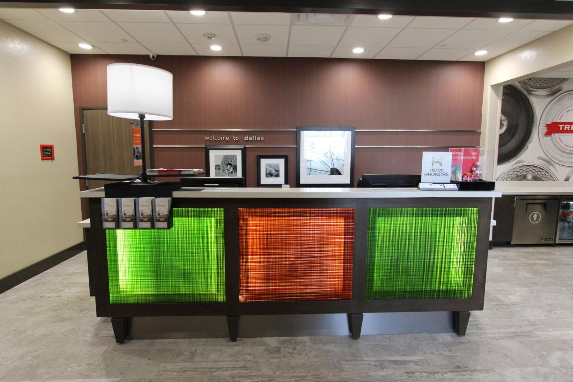 Hampton & Market Center Hotel 3*