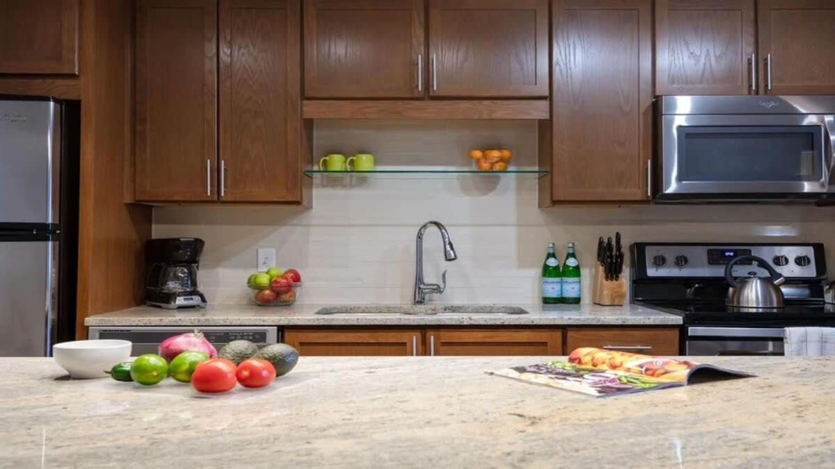 18th Fl Stylish Cozysuites With Pool, Gym #4 Apartment *