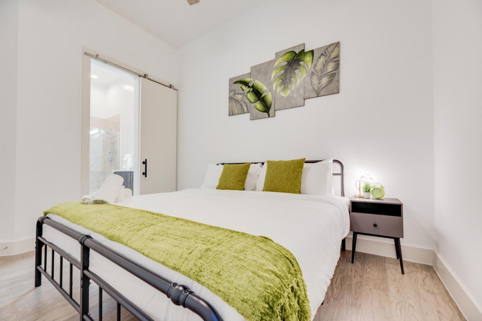Snazzy Loft Style 2br I Gym I Parking I Workspace Dallas