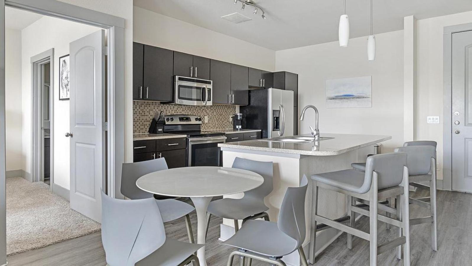 Landing - Modern With Amazing Amenities Apartment Dallas