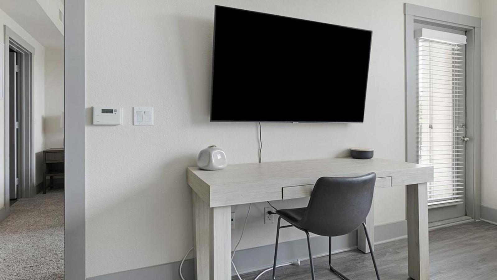 Landing - Modern With Amazing Amenities Apartment