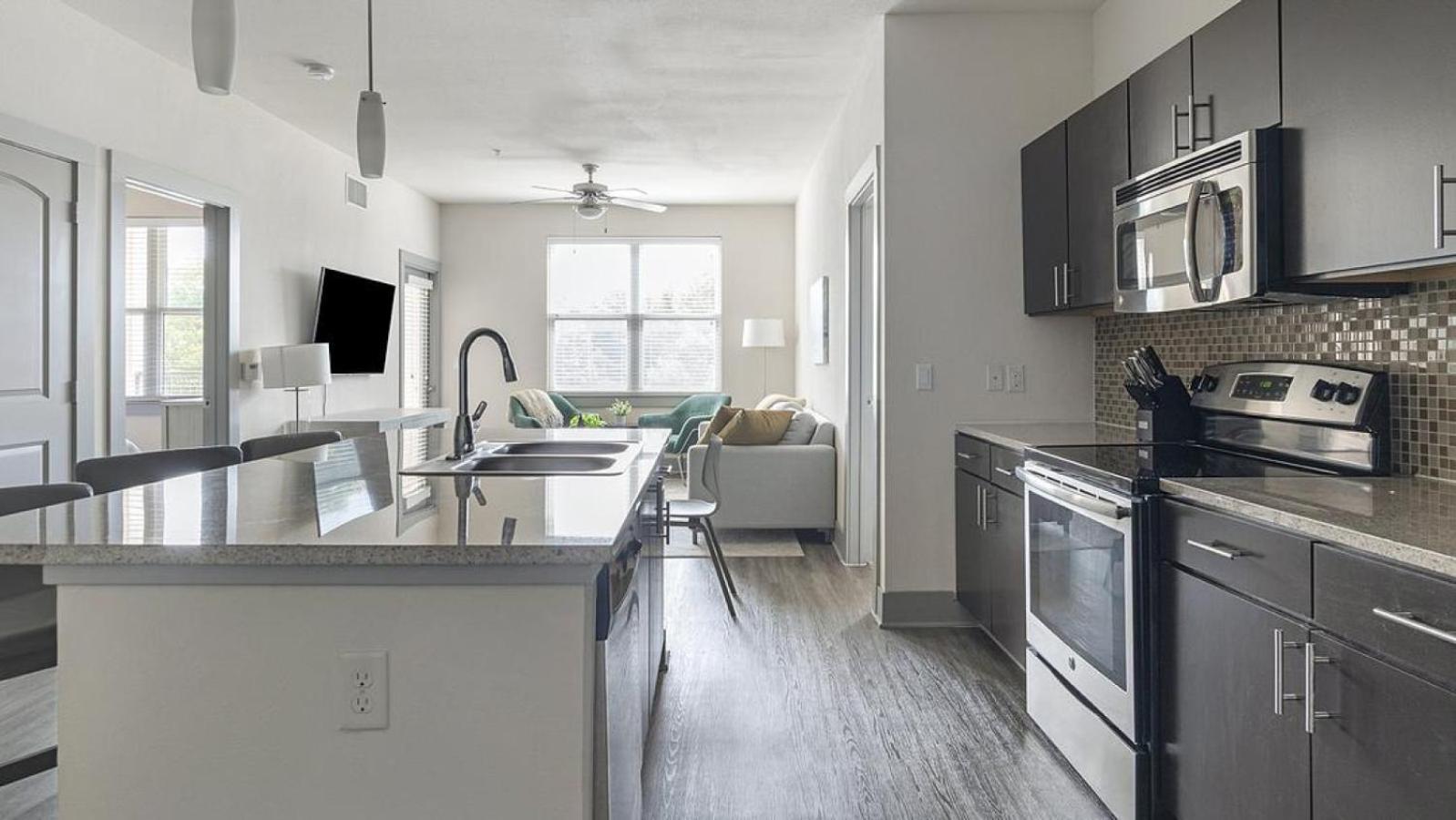 Apartment Landing - Modern With Amazing Amenities