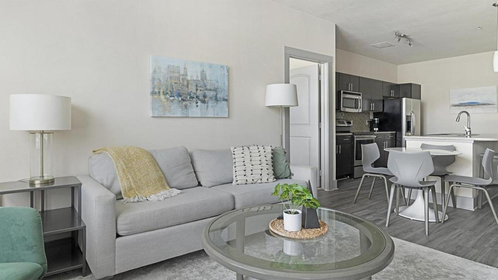 Landing - Modern With Amazing Amenities Dallas