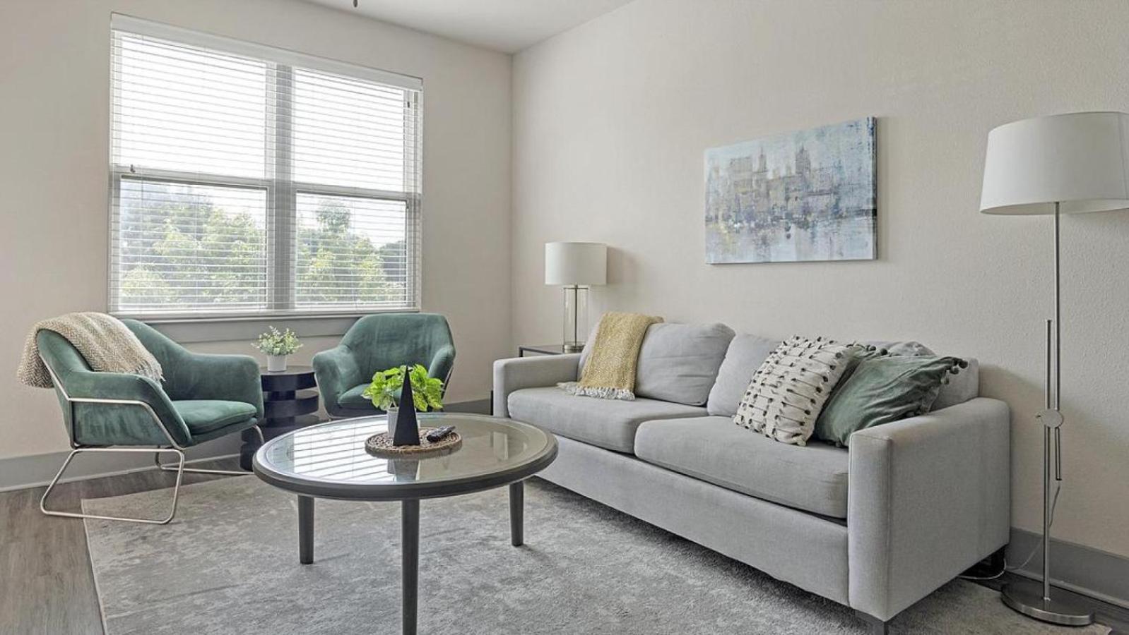 Landing - Modern With Amazing Amenities Dallas