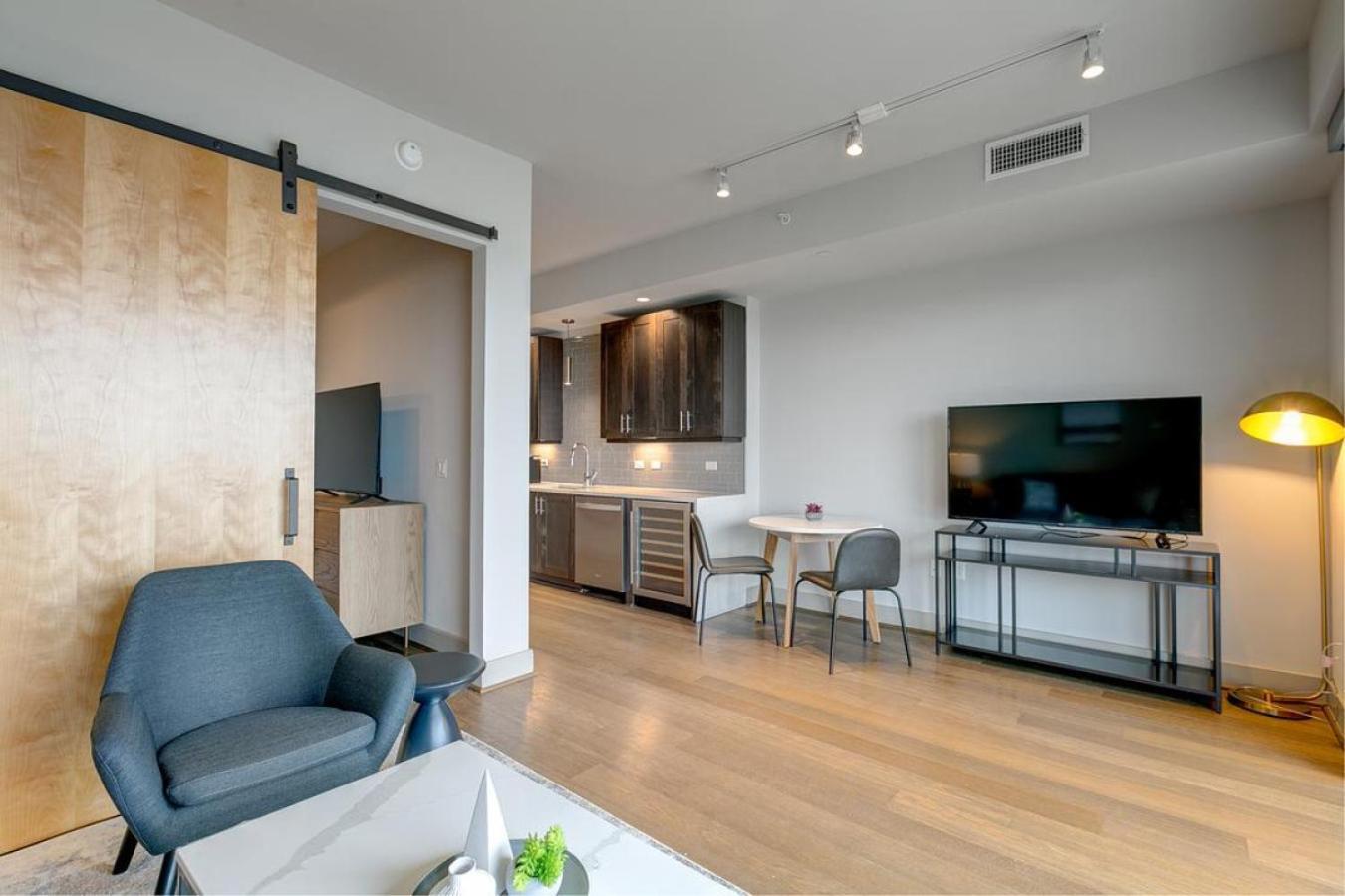 Landing - Modern With Amazing Amenities Apartment