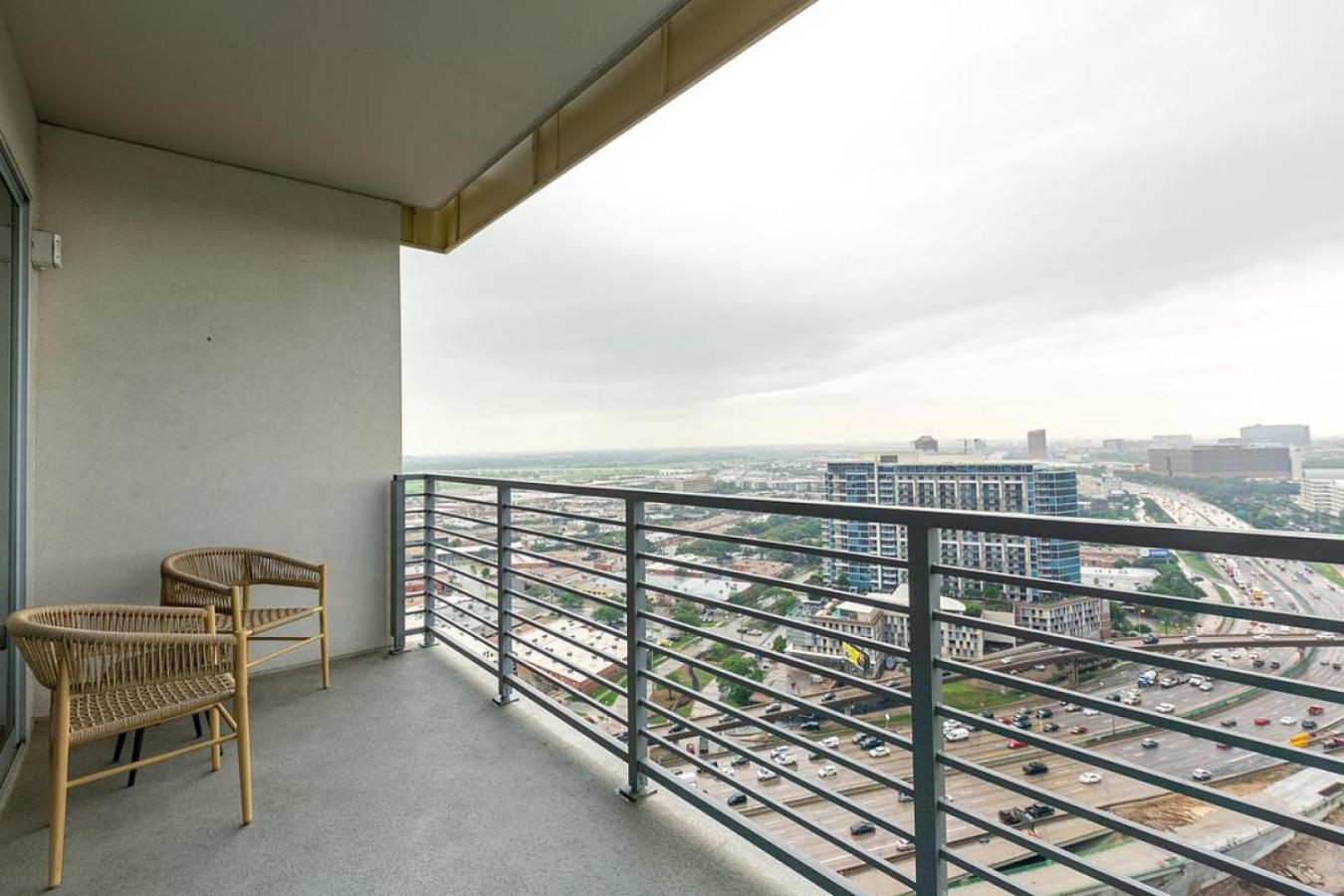Landing - Modern With Amazing Amenities *