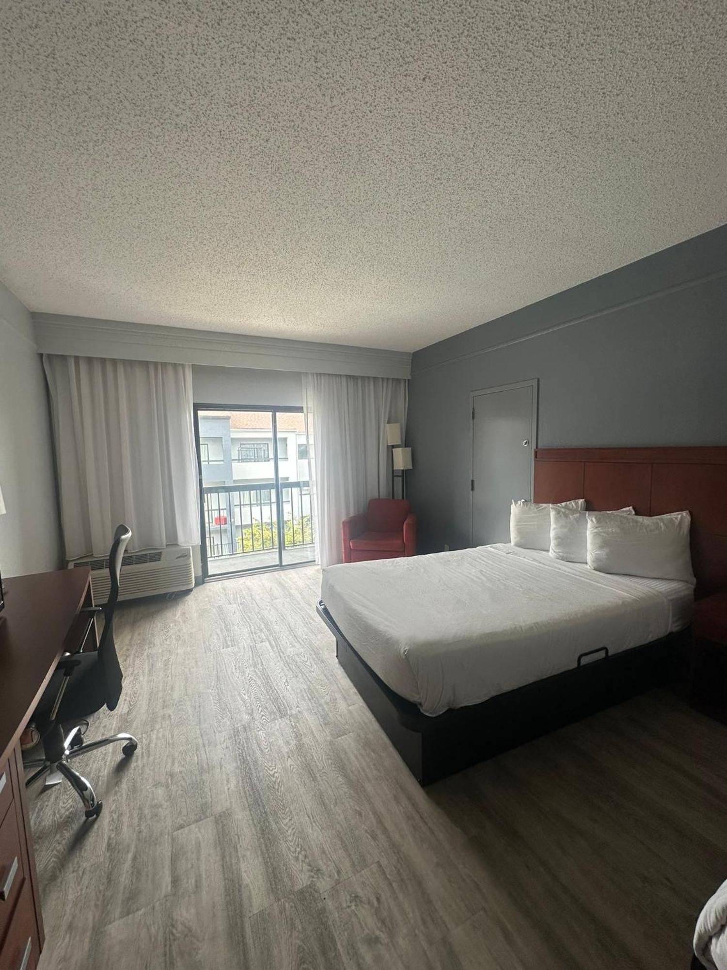Super 8 By Wyndham Field Airport Dallas