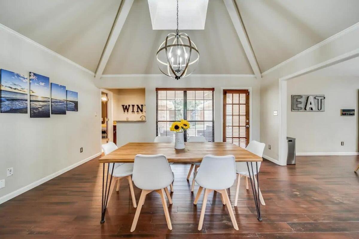 Holiday home Stunning Gables House Basketball Court Dallas