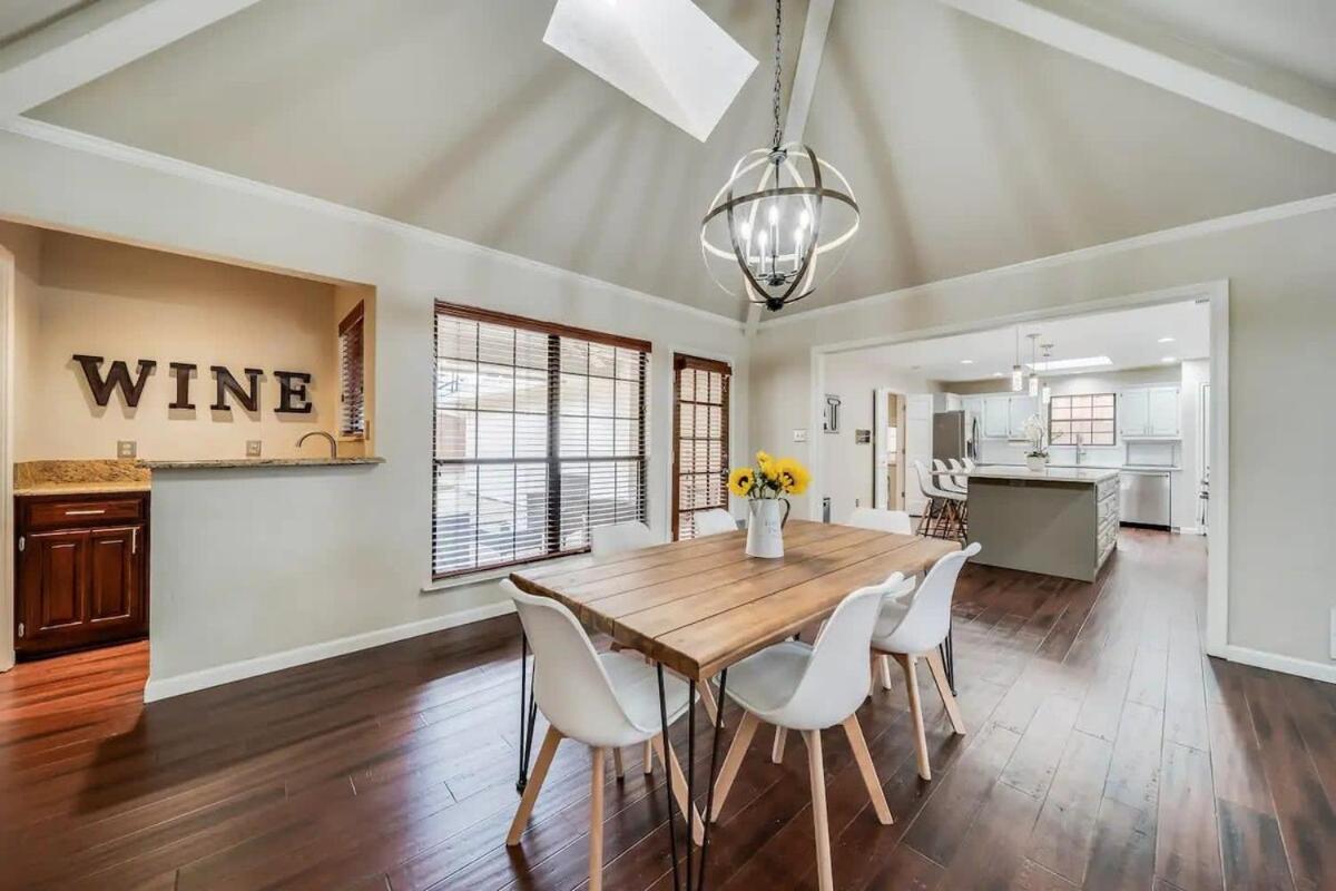 Stunning Gables House Basketball Court