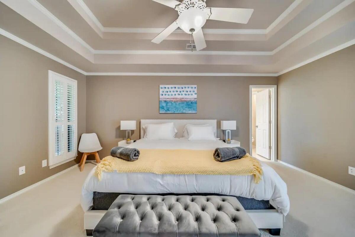 Holiday home Stunning Gables House Basketball Court Dallas