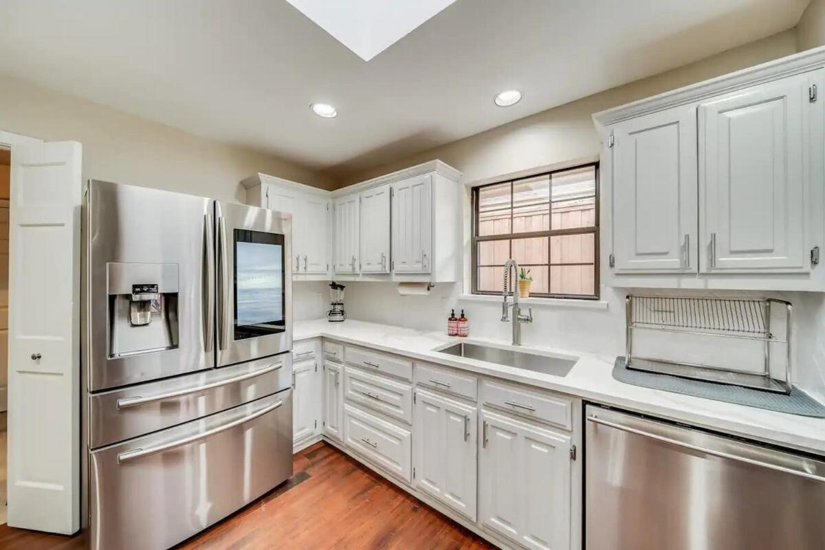 Holiday home Stunning Gables House Basketball Court Dallas