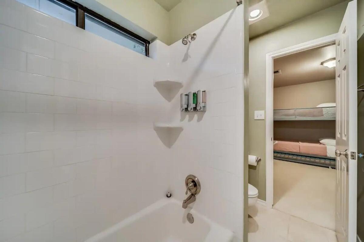 Stunning Gables House Basketball Court Holiday home Dallas