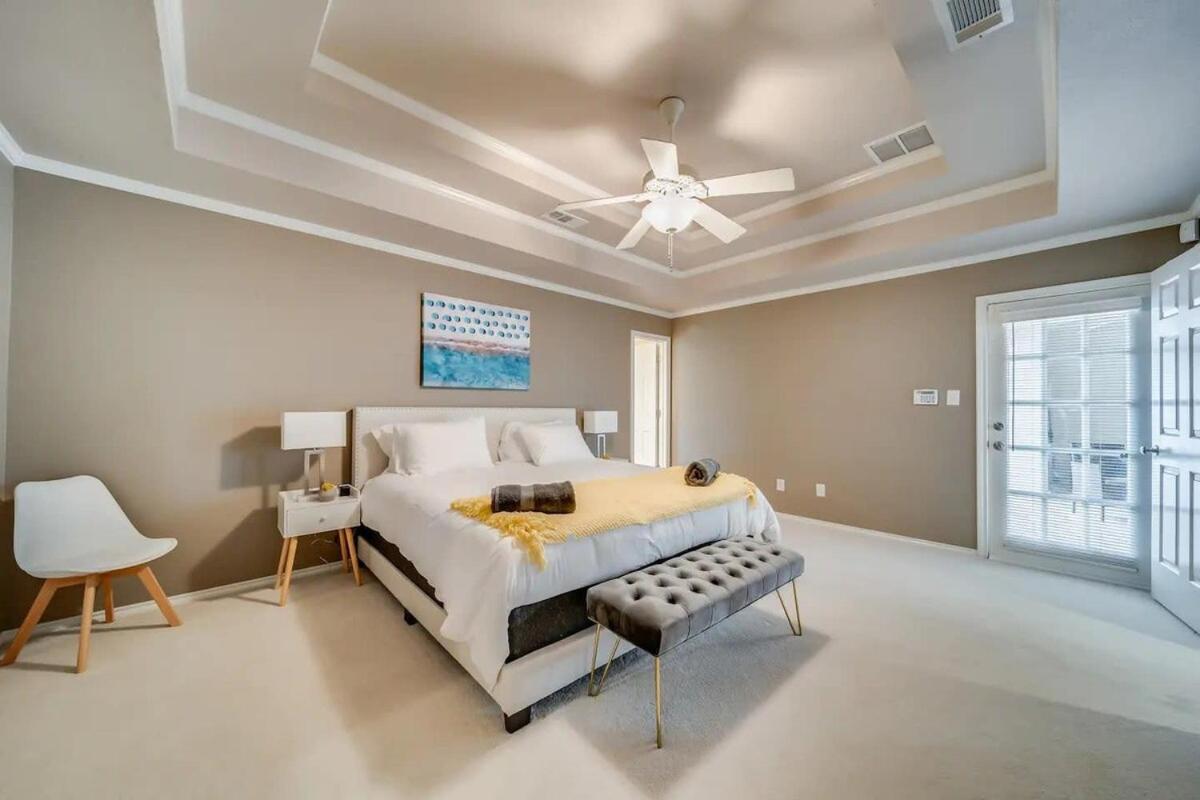 Stunning Gables House Basketball Court Holiday home Dallas