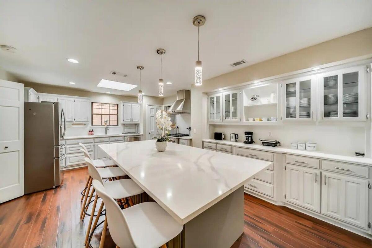Holiday home Stunning Gables House Basketball Court Dallas