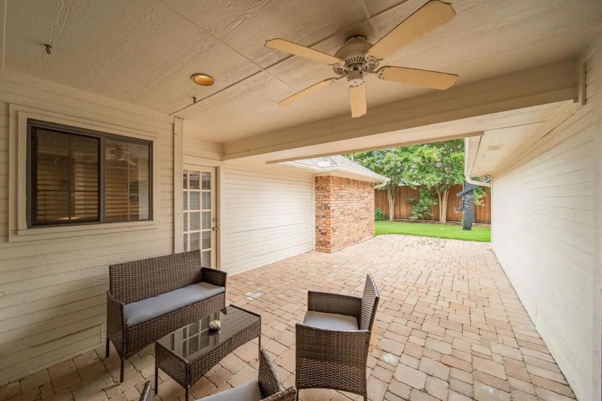 Holiday home Stunning Gables House Basketball Court Dallas