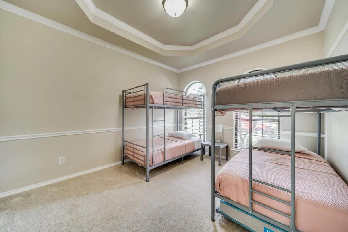 Stunning Gables House Basketball Court