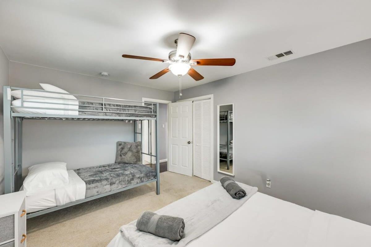 Holiday home Fantastic Luxury 5 Bedroom With Hot-tub Close To Downtown