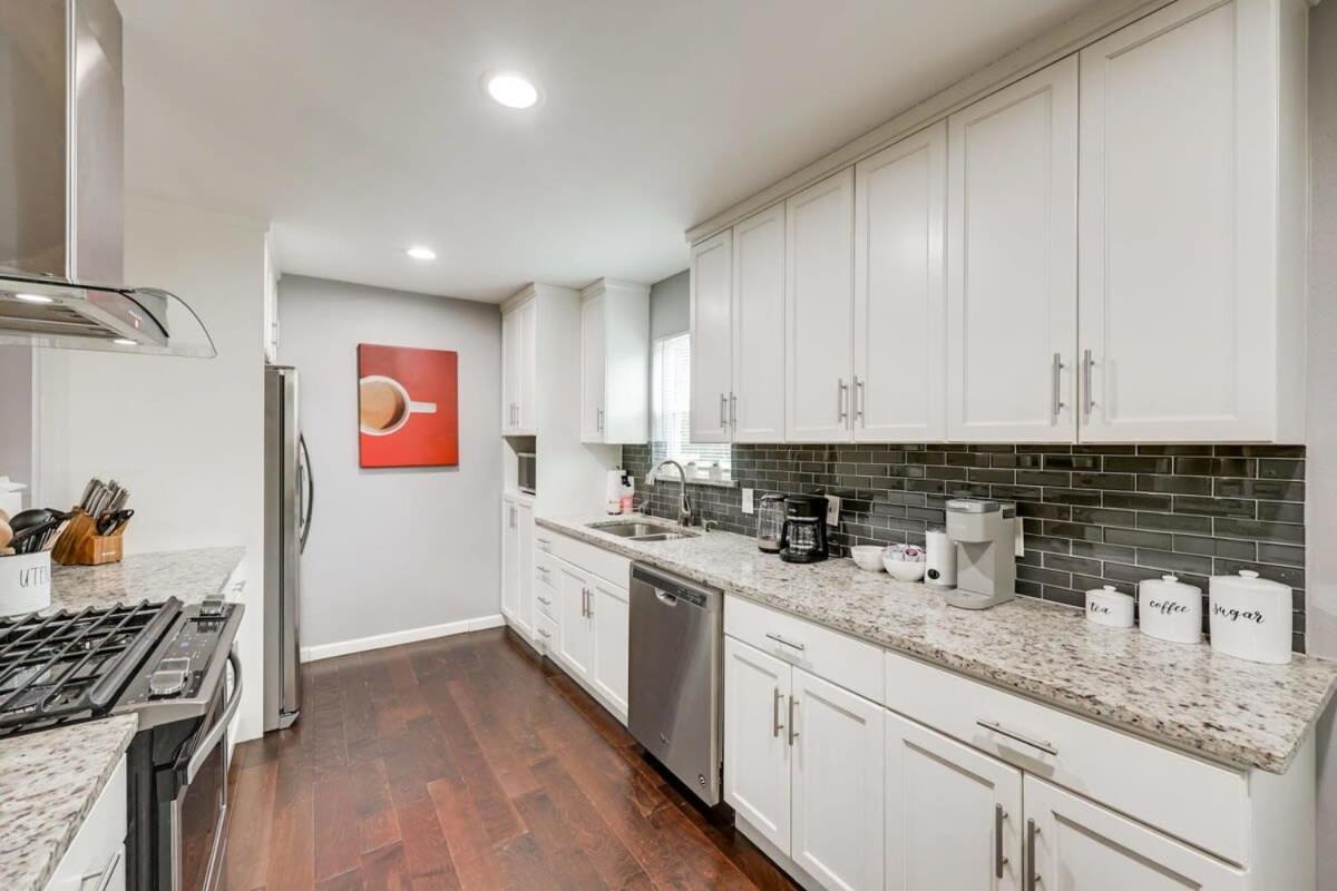 Fantastic Luxury 5 Bedroom With Hot-tub Close To Downtown Holiday home *