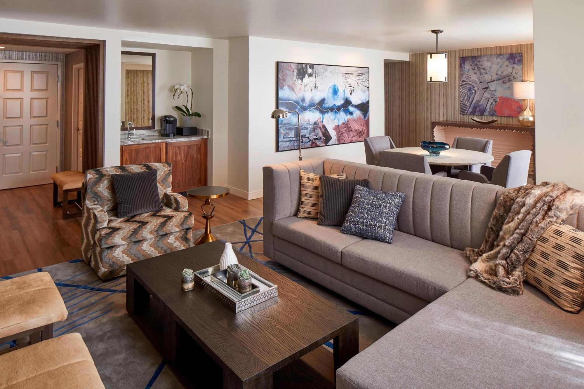 Hotel Renaissance 4*