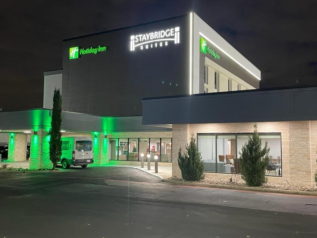Staybridge Market Ctr Field, An Ihg Dallas