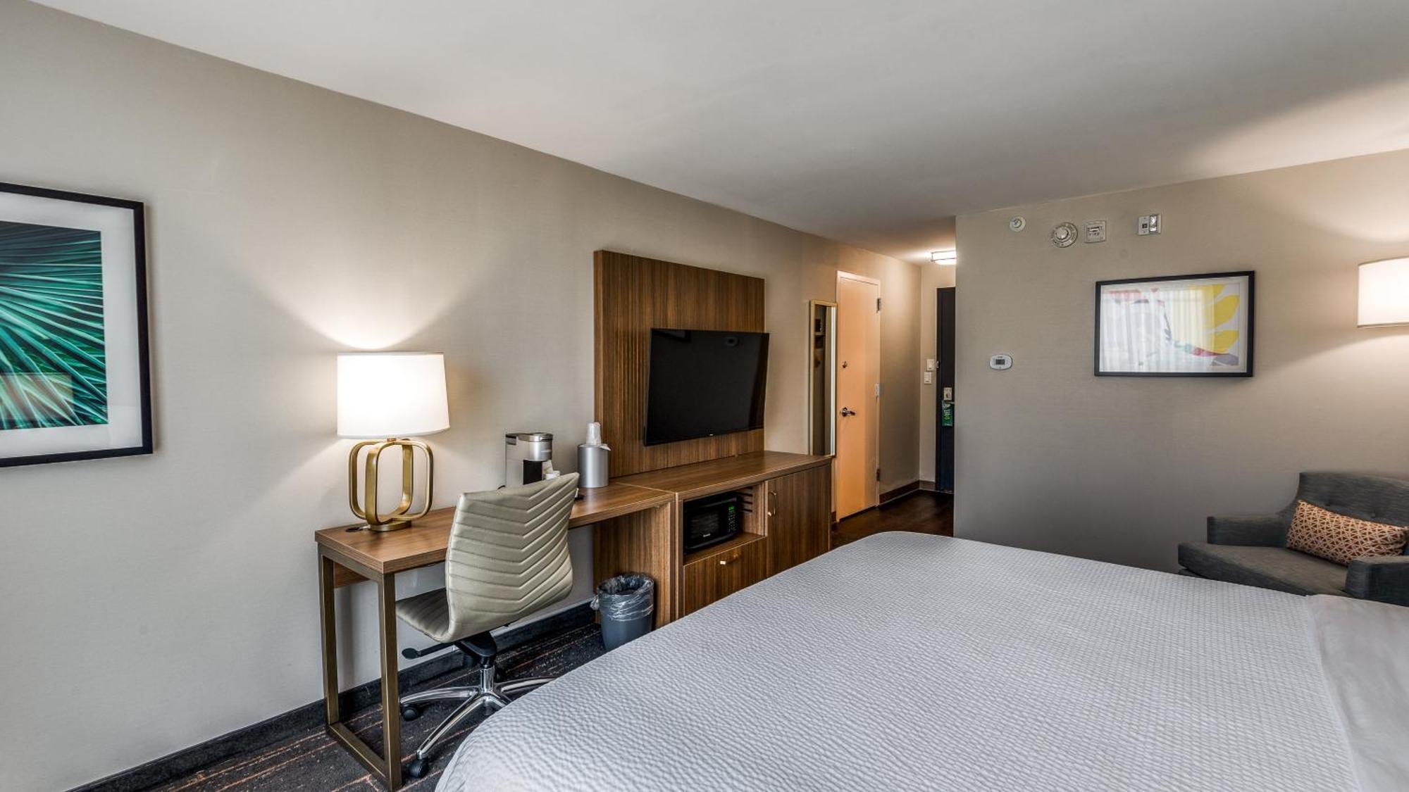 Market Ctr Field By Ihg *