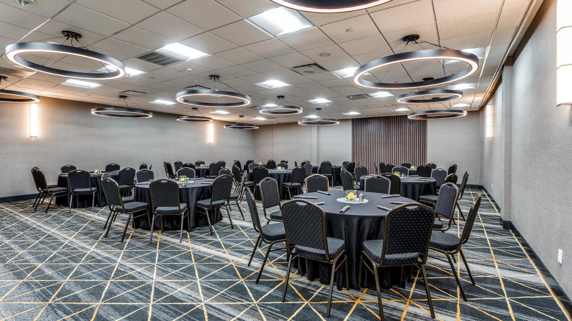 Hotel Market Ctr Field By Ihg *