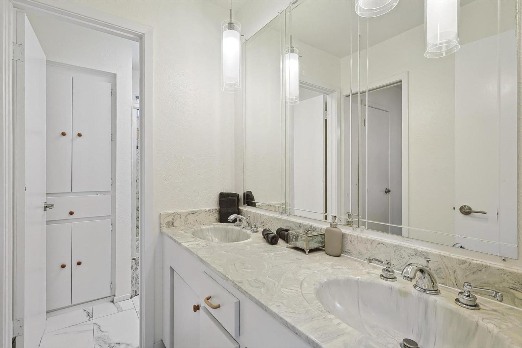 Spectacular 6br 2,5ba With Pool Dallas