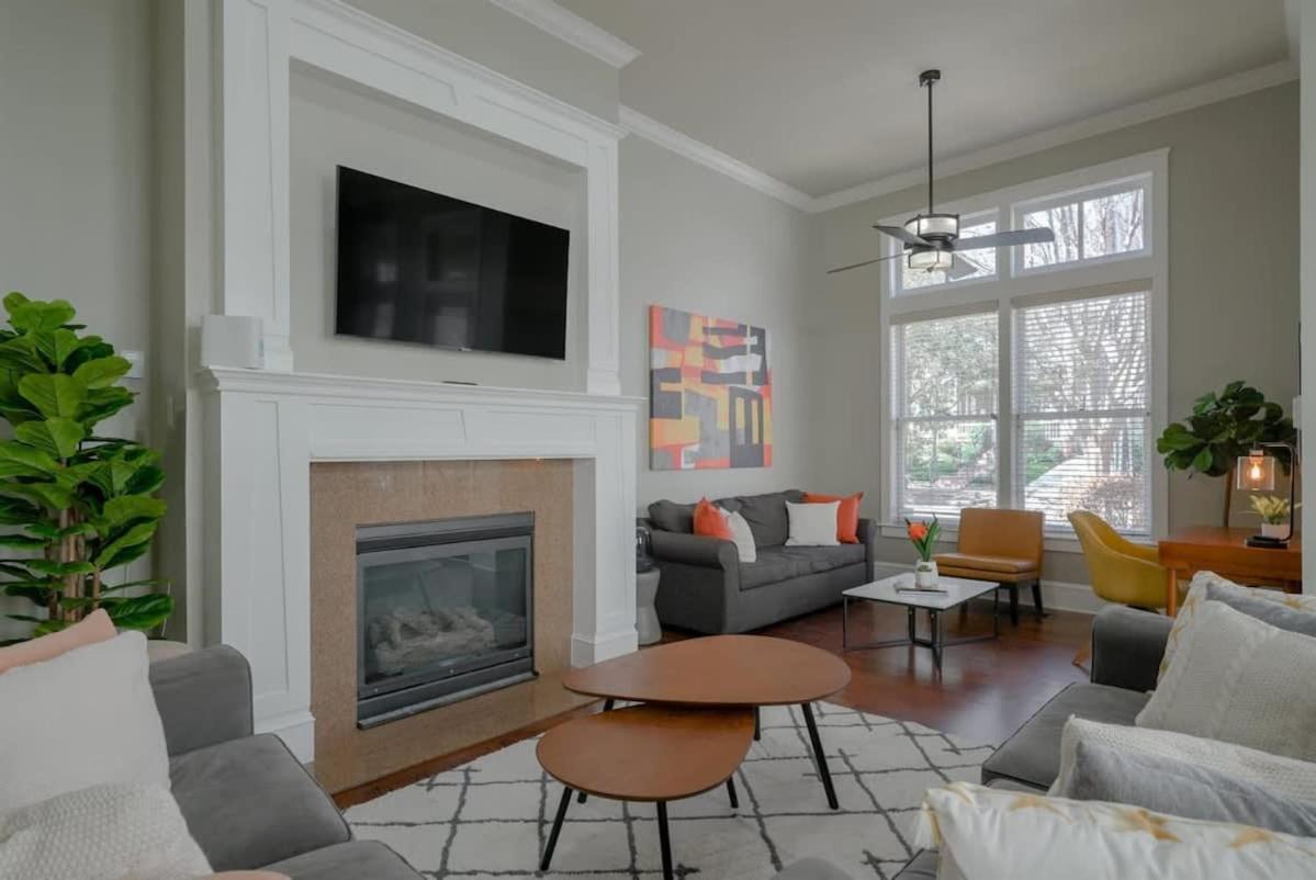 Upscale Uptown Estate In Heart Of Holiday home *