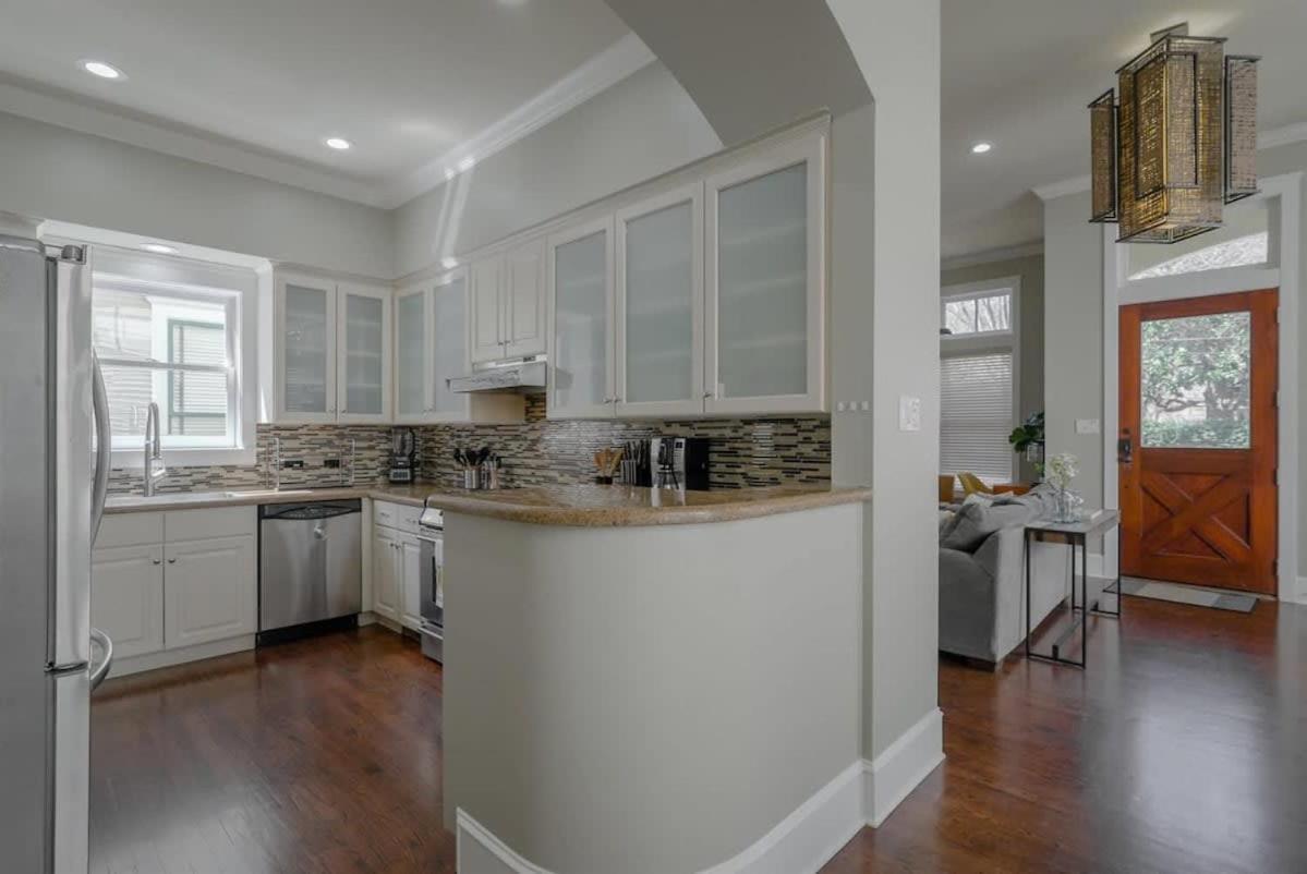 Upscale Uptown Estate In Heart Of Dallas