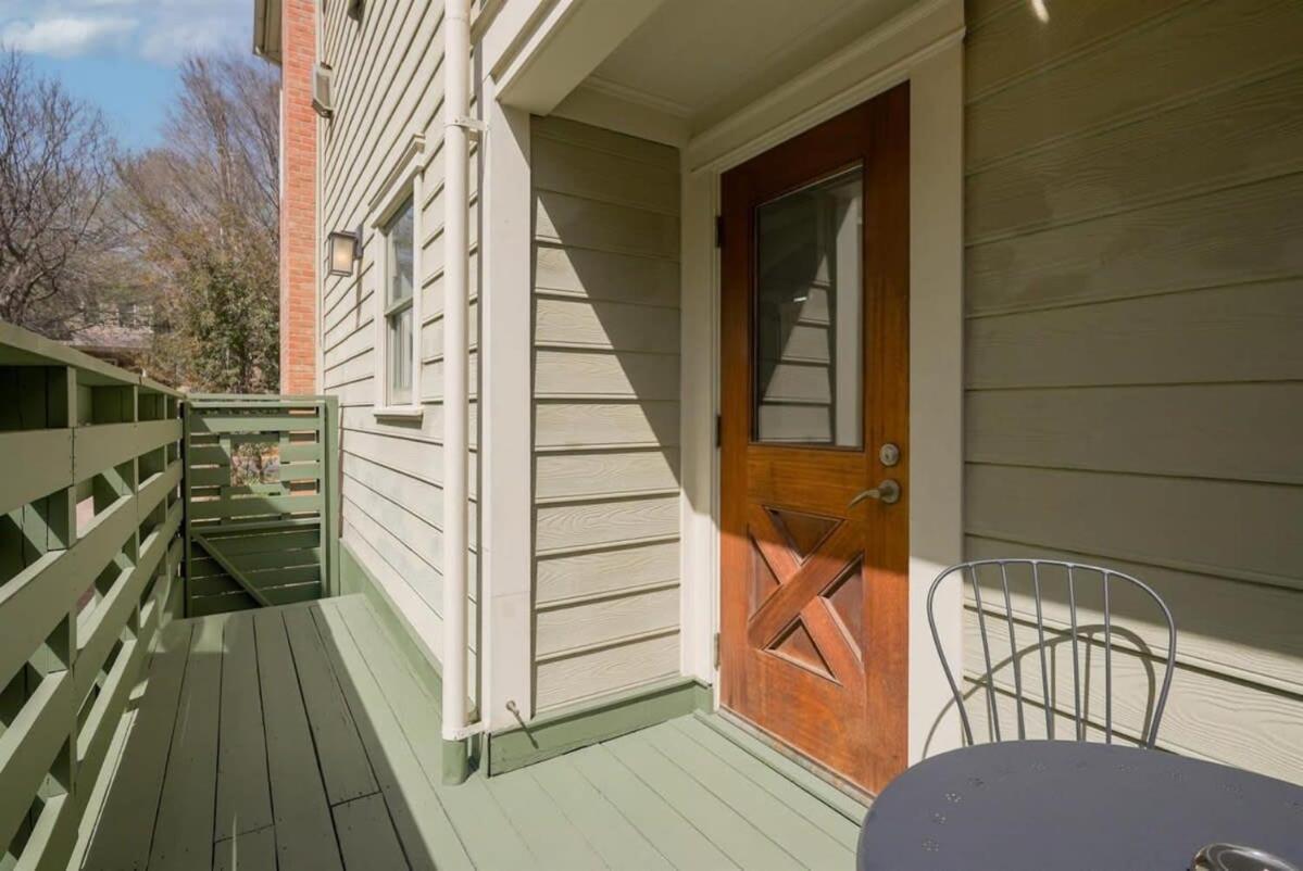 Upscale Uptown Estate In Heart Of *
