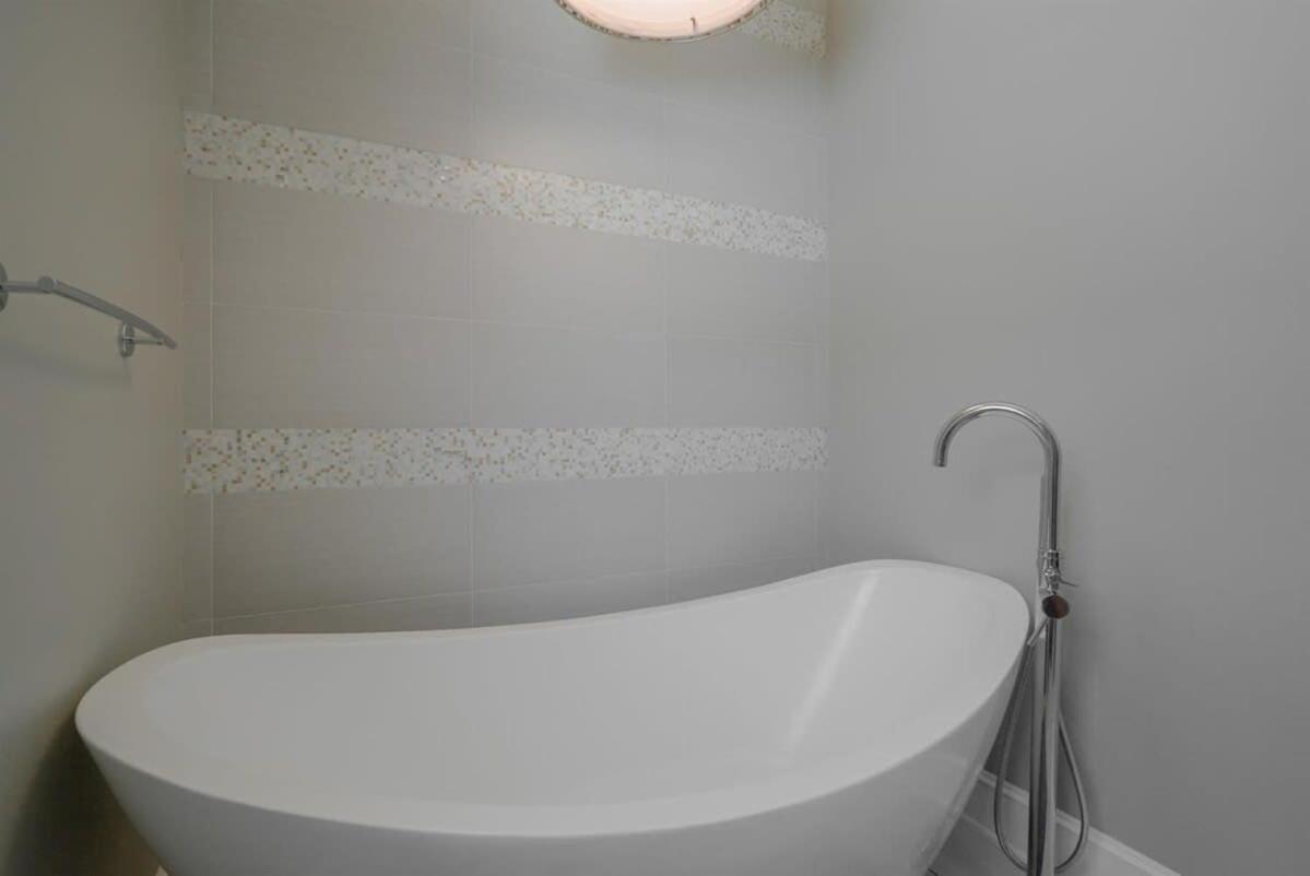 Upscale Uptown Estate In Heart Of Holiday home *