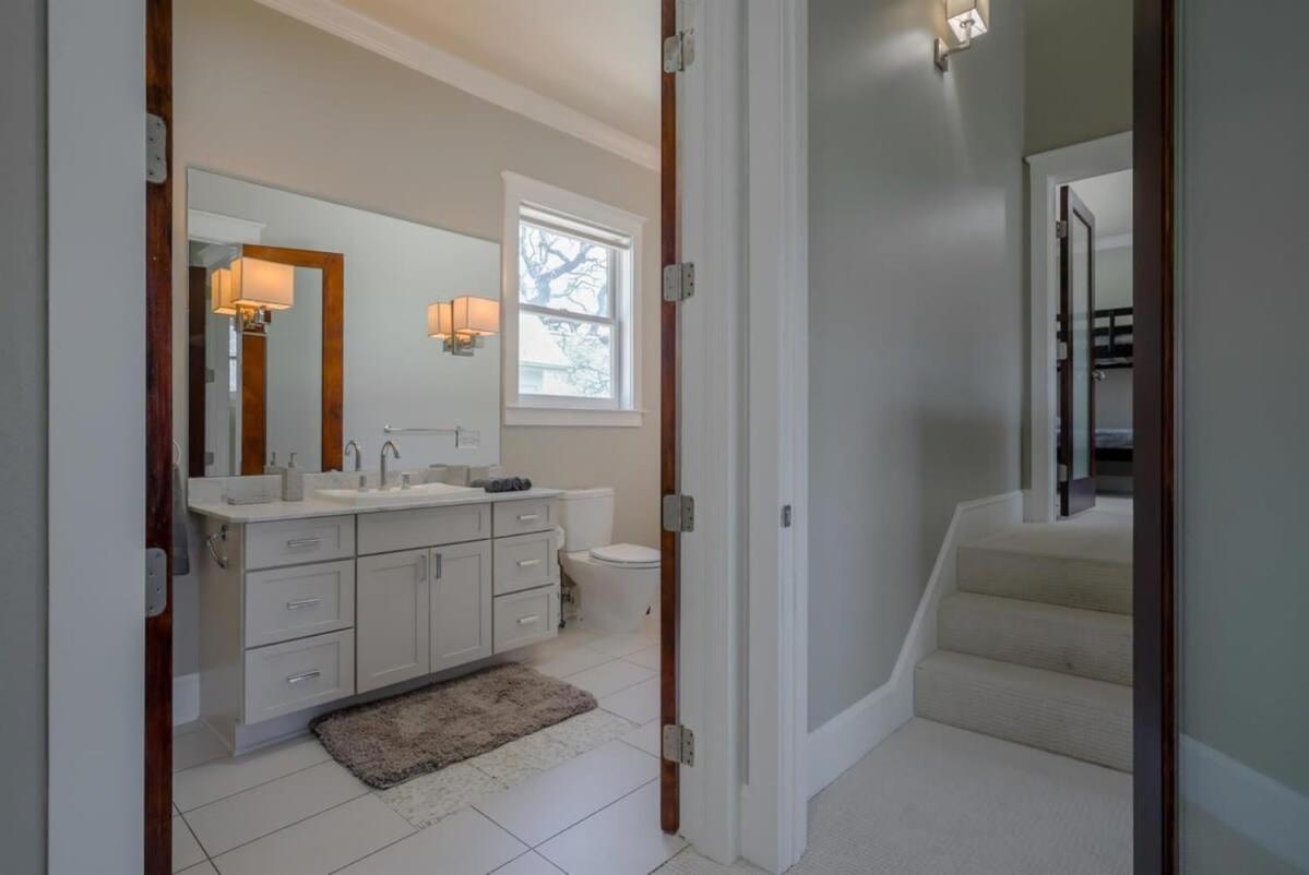 Upscale Uptown Estate In Heart Of * Dallas