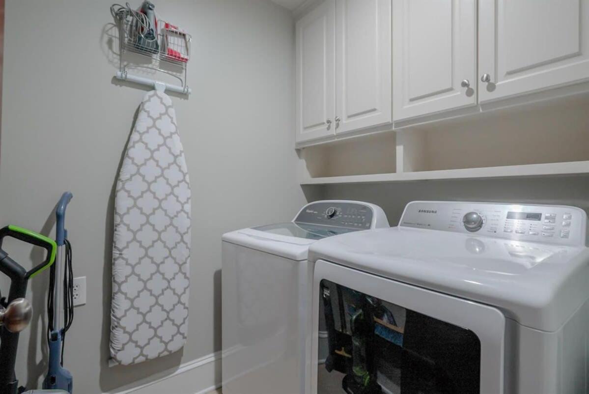 Upscale Uptown Estate In Heart Of