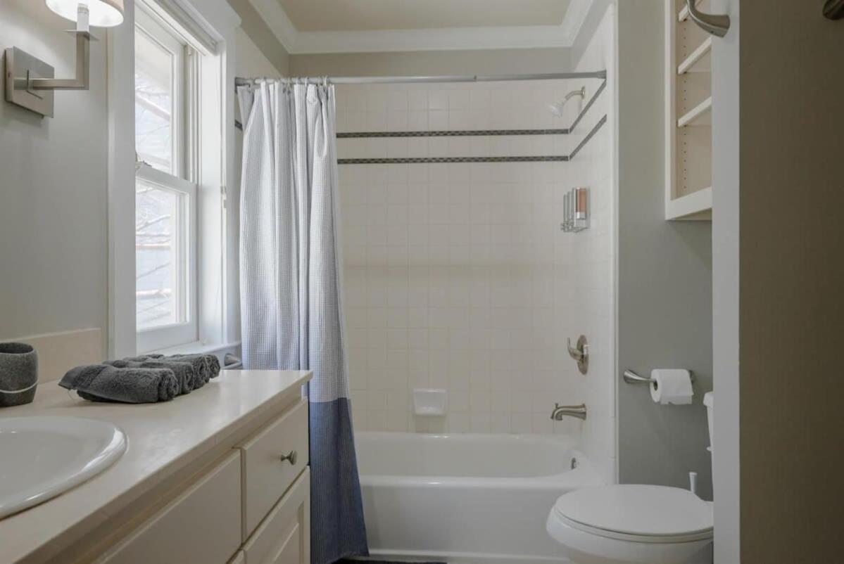 Upscale Uptown Estate In Heart Of Holiday home *