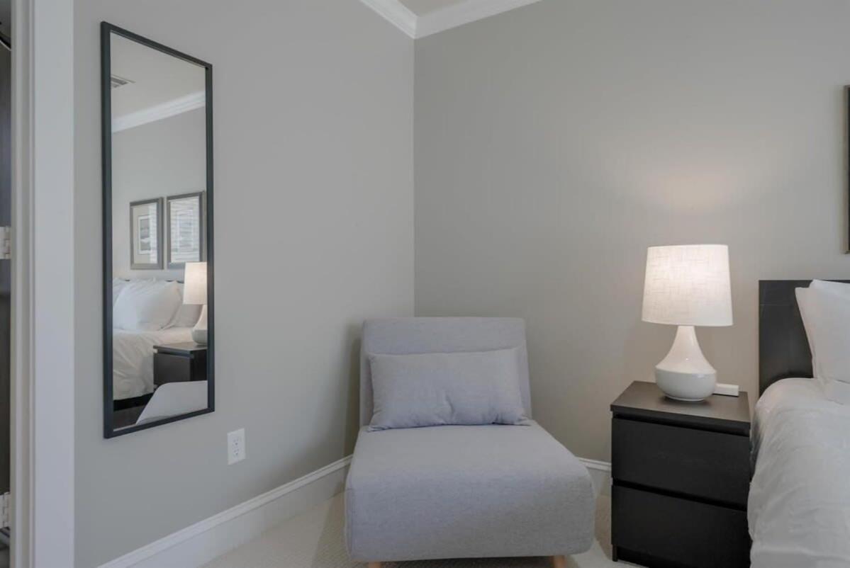Upscale Uptown Estate In Heart Of Holiday home