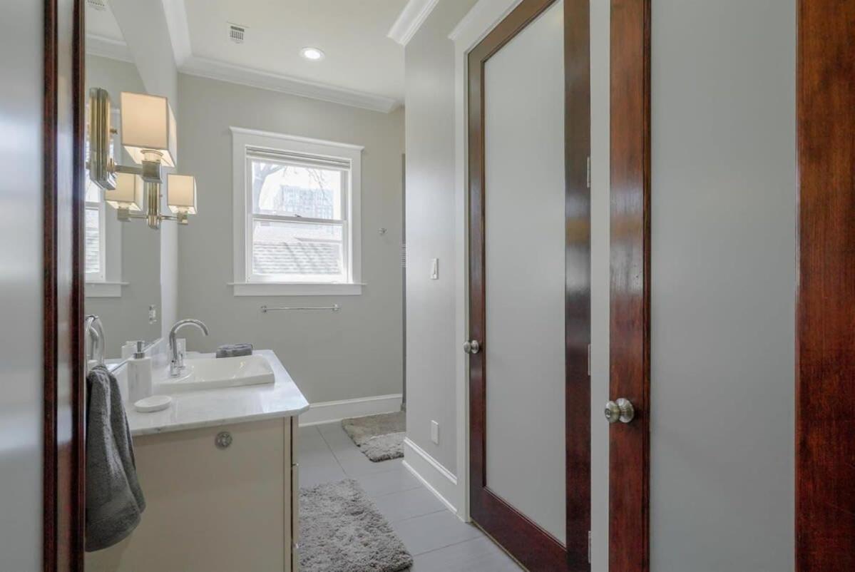 Upscale Uptown Estate In Heart Of Dallas