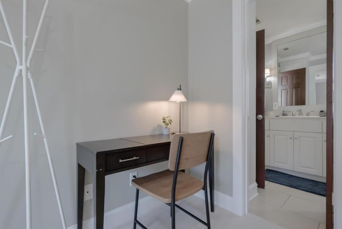 Upscale Uptown Estate In Heart Of Dallas