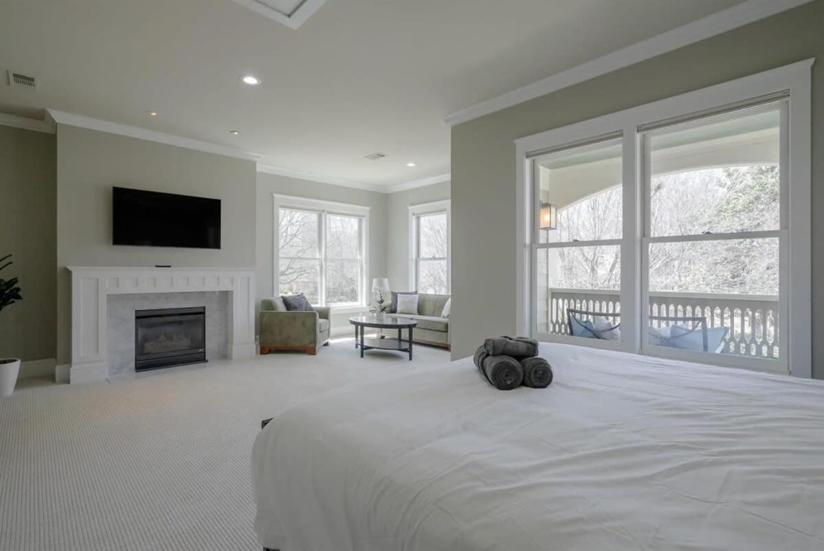 Upscale Uptown Estate In Heart Of Dallas
