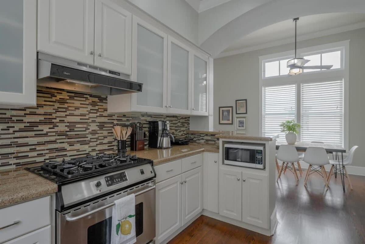 Upscale Uptown Estate In Heart Of Holiday home
