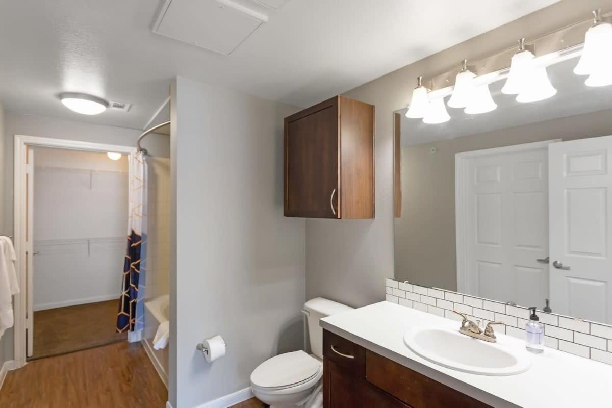 Trendy Place To In Downtown Next To Convention Center Apartment Dallas