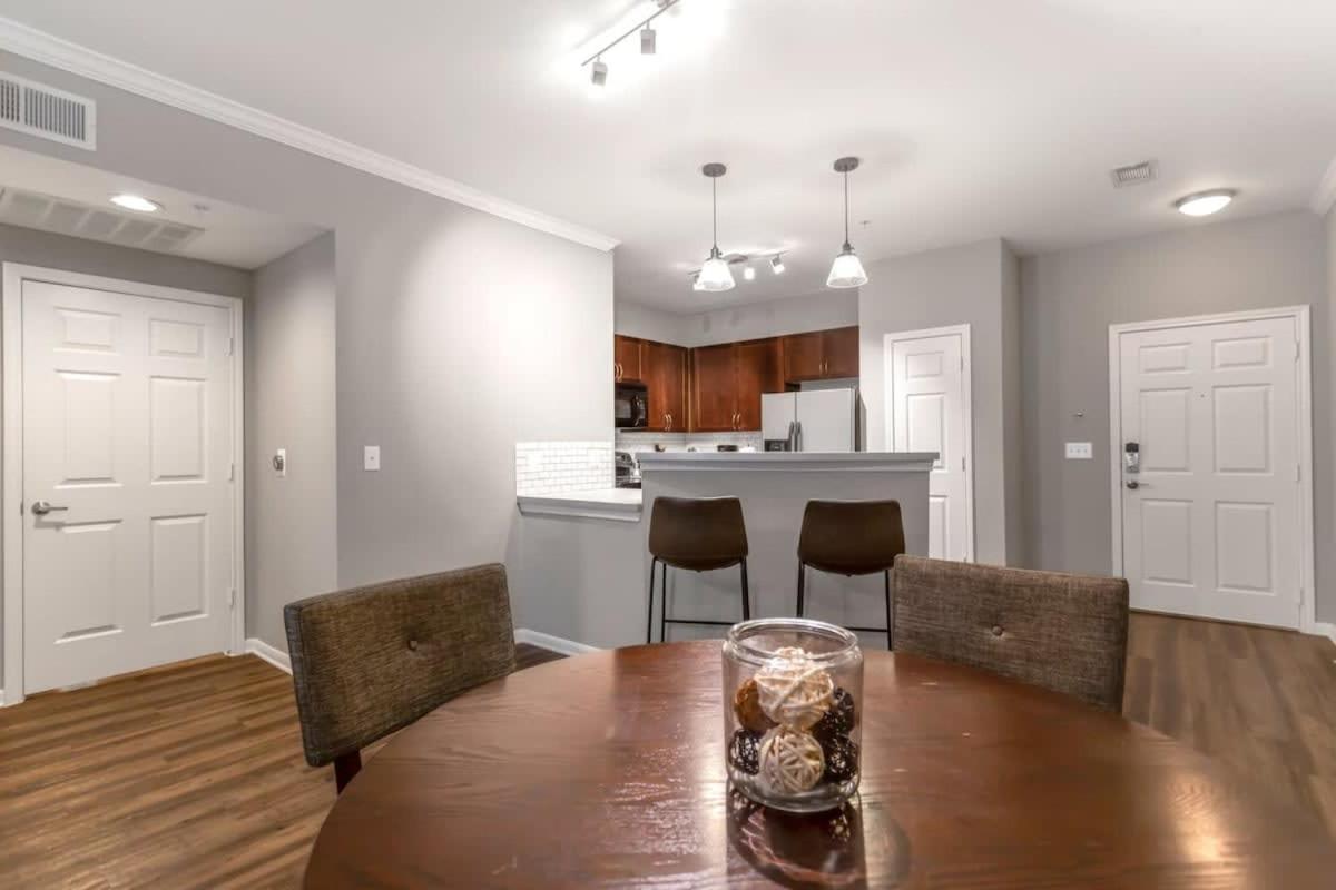 Charming 1bd In Trendy West End Neighborhood Apartment *