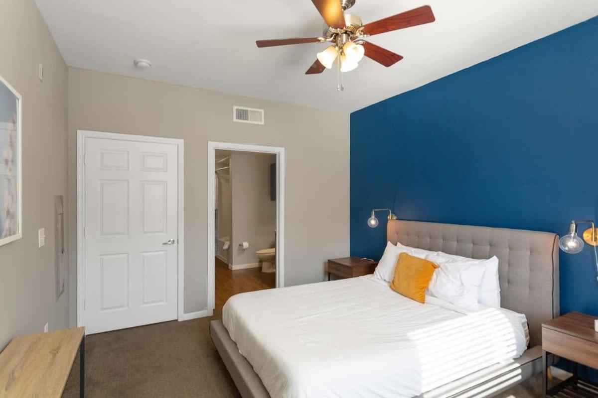 Trendy Place To In Downtown Next To Convention Center * Dallas