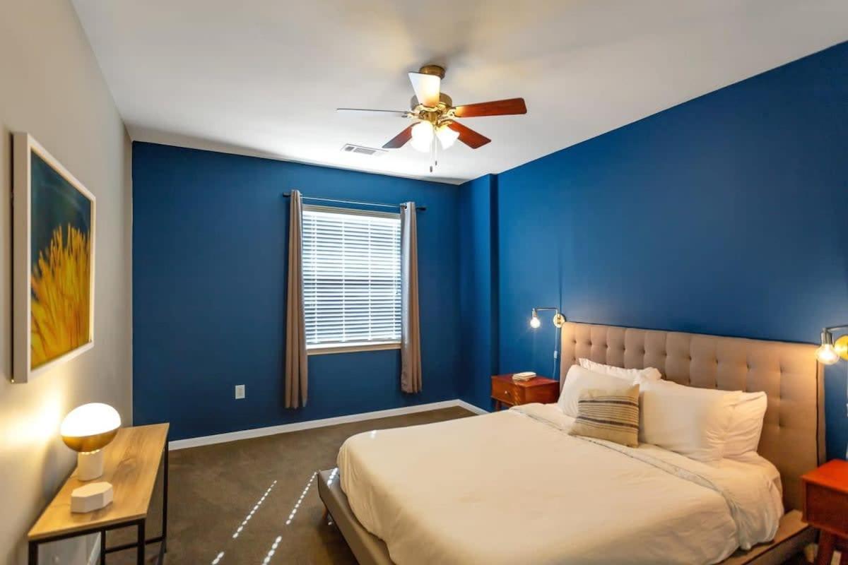 Apartment Trendy Place To In Downtown Next To Convention Center