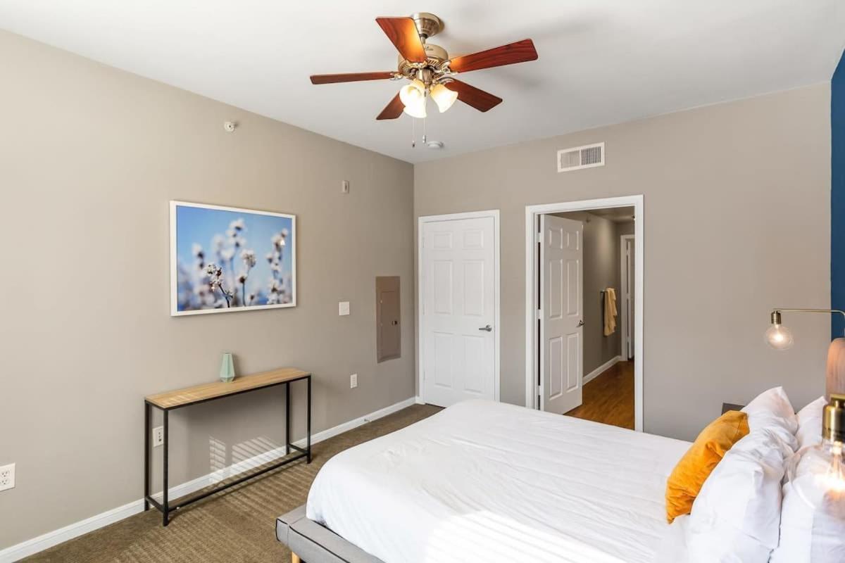 Trendy Place To In Downtown Next To Convention Center Apartment *