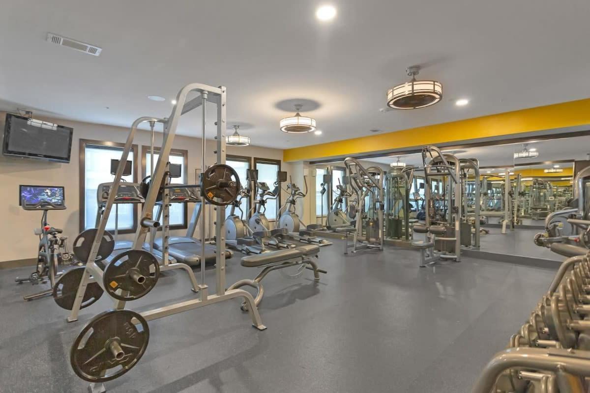 Trendy Place To In Downtown Next To Convention Center Apartment *