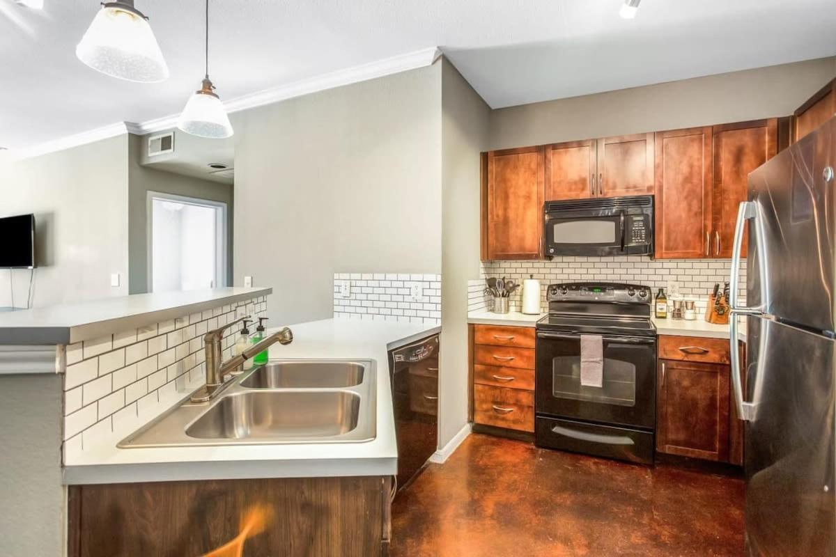 Charming 1bd In Trendy West End Neighborhood Apartment *