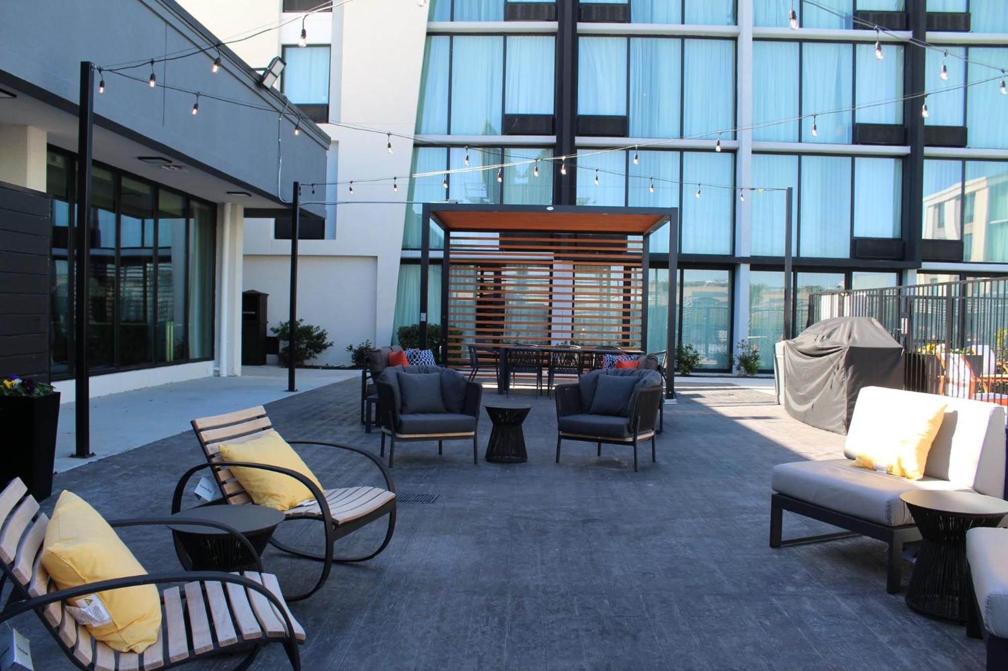 Staybridge Market Ctr Field, An Ihg Hotel 3*