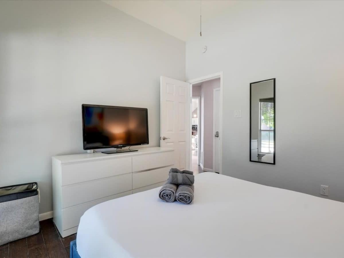 Comfortable Modern Design House With Jacuzzi *