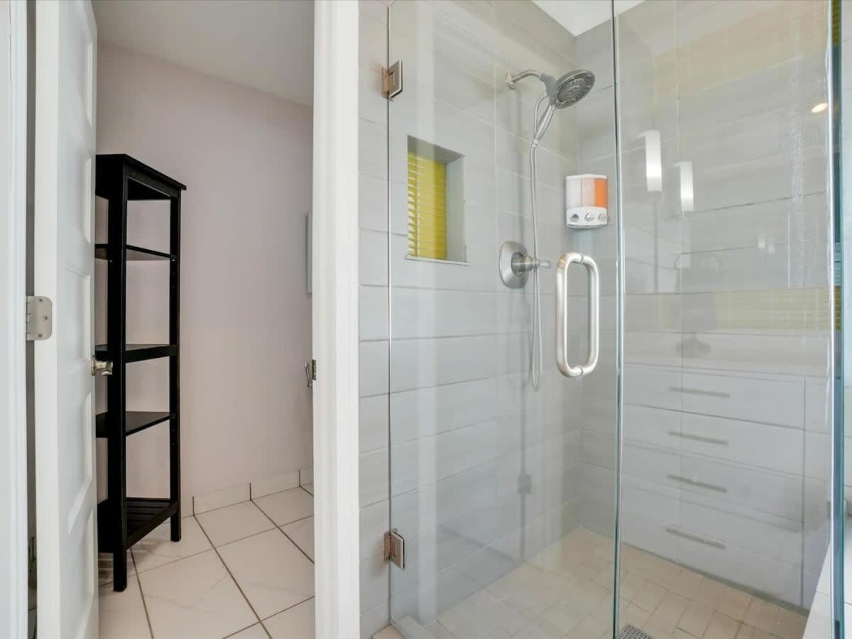 Holiday home Comfortable Modern Design House With Jacuzzi